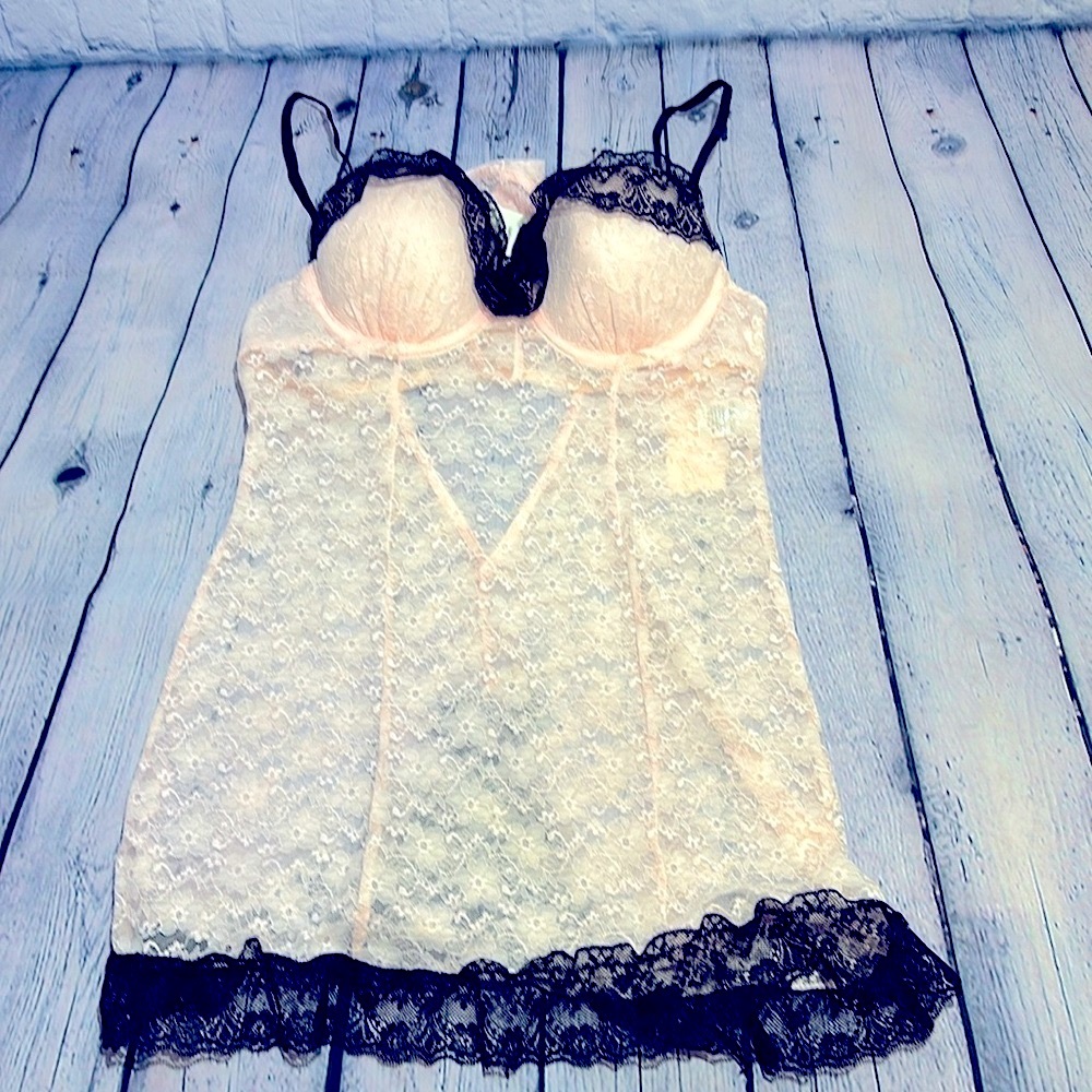 NWT! Linea Donatella Women's Stretch Lace Babydoll, 2 Piece Set (Medium)